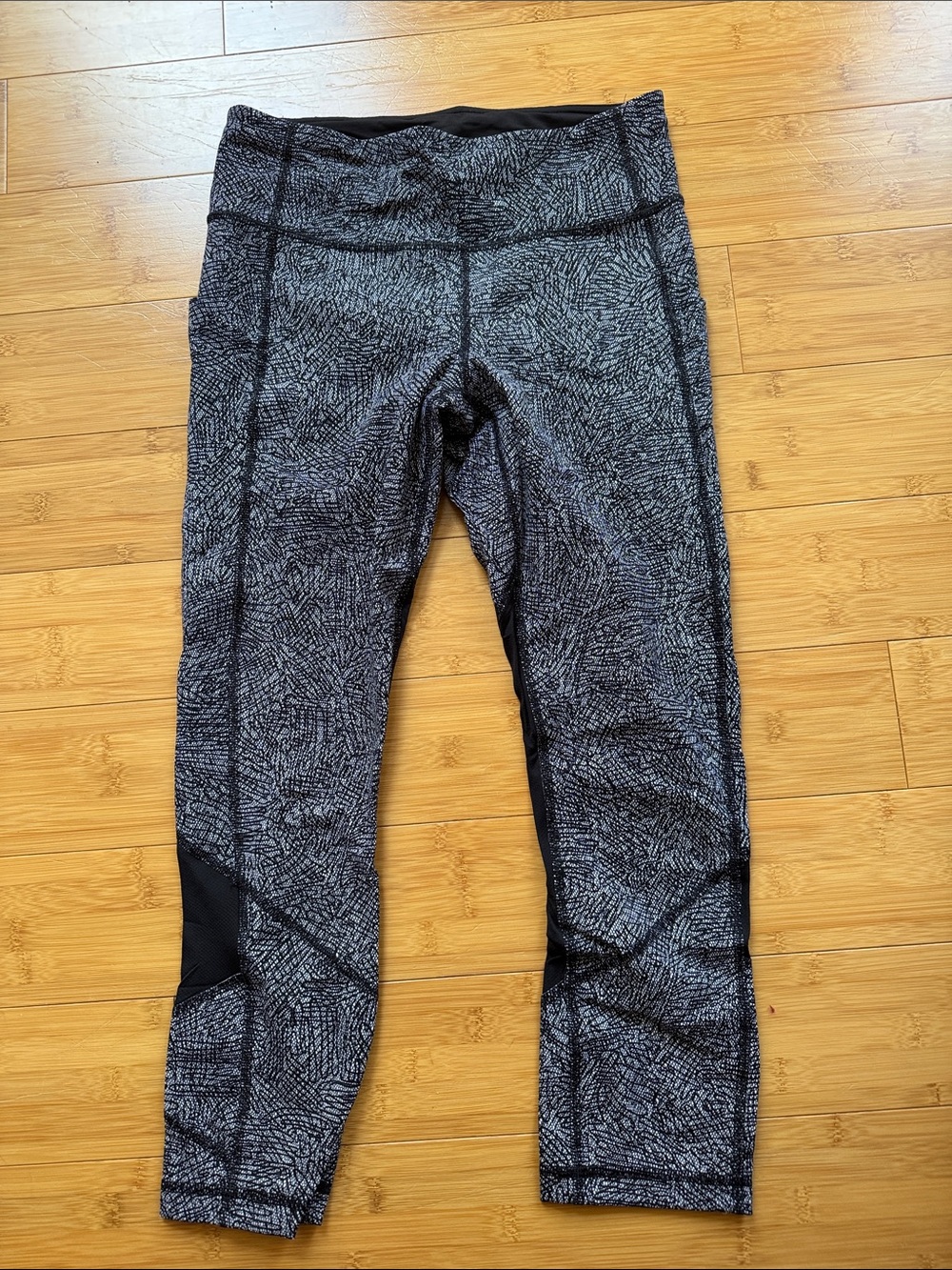 Lululemon Black & White Patterned Athletic Leggings